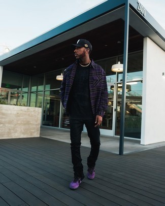 Comment porter des baskets violet clair quand il fait chaud