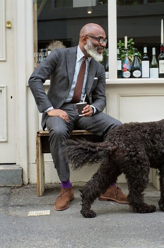 Comment porter des chaussettes violet clair pour un style elégantes