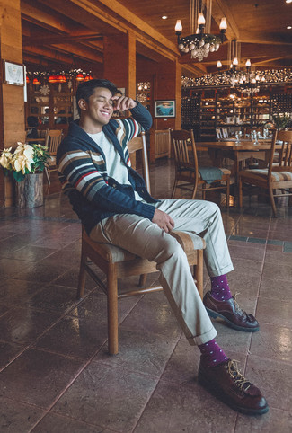 Comment porter des chaussettes violet clair à 20 ans