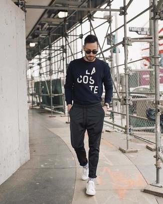 Comment porter des chaussettes violet clair pour un style decontractés