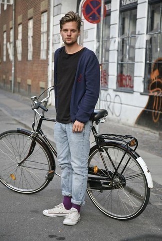 Comment porter des chaussettes violet clair à 20 ans