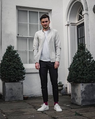 Comment porter des chaussettes violet clair pour un style decontractés