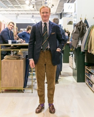 Comment porter des chaussettes violet clair pour un style elégantes