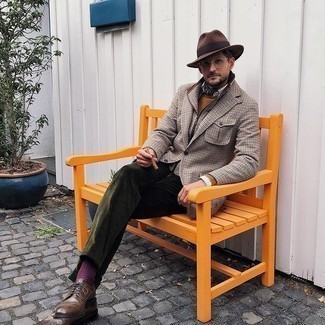 Comment porter des chaussettes violet clair quand il fait frais