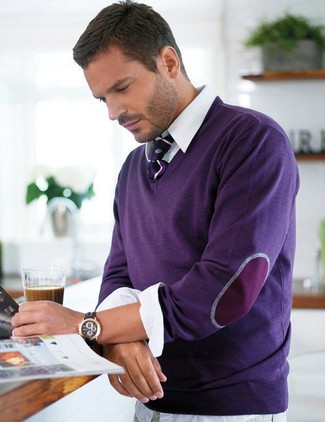 Comment porter un pull à col en v violet clair