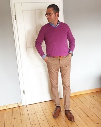 Comment porter un pull à col en v violet clair