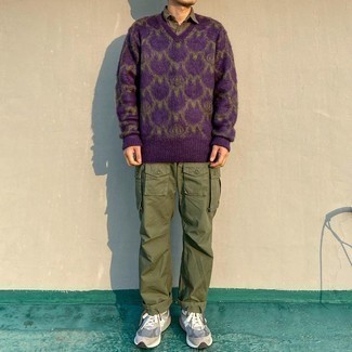 Comment porter un pull à col en v violet clair