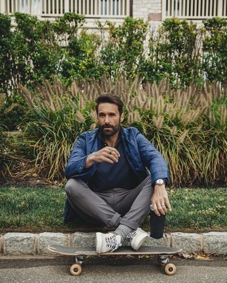 Comment porter une veste légère pour un style chic decontractés quand il fait chaud