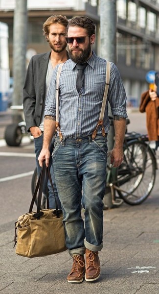 Comment porter une chemise à manches longues avec des bottes de travail