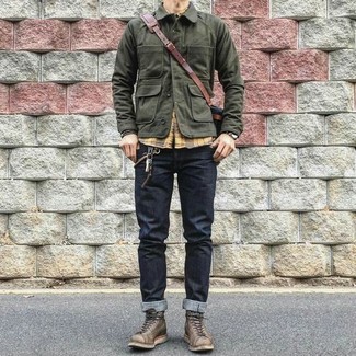 Comment porter une chemise à manches longues avec des bottes de travail