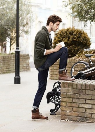 Comment porter une chemise à manches longues avec des bottes de travail