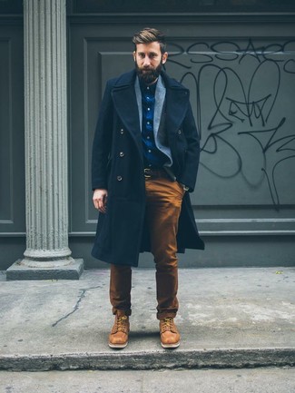 Comment porter une chemise à manches longues avec des bottes de travail