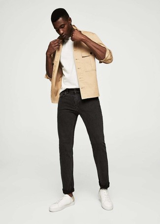 Comment porter des baskets basses avec une veste-chemise