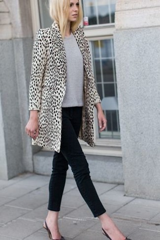Manteau de fourrure imprimé léopard beige PrettyLittleThing