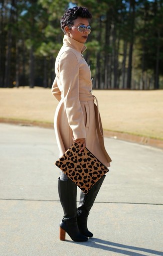 Pochette en daim imprimée léopard marron clair Givenchy