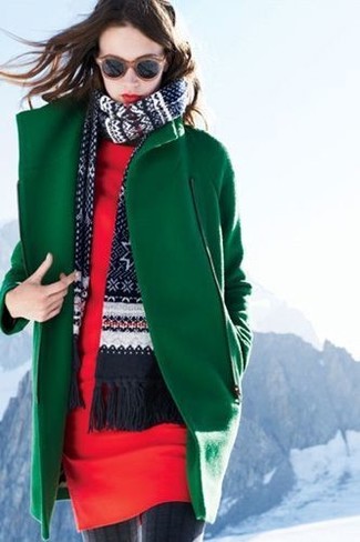 Comment porter des collants gris: Opte pour un manteau vert avec des collants gris pour un look confortable et décontracté.