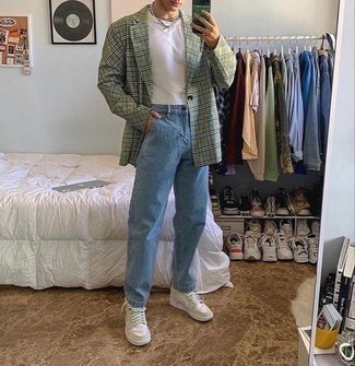 Comment porter un blazer vert menthe pour un style decontractés