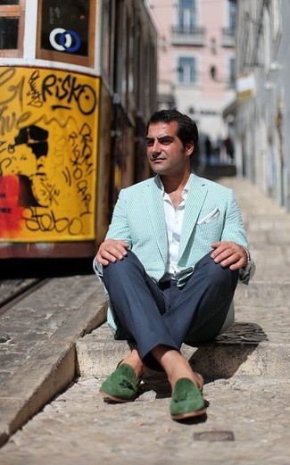 Comment porter un blazer vert menthe pour un style elégantes en été