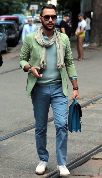 Comment porter un blazer vert menthe au printemps