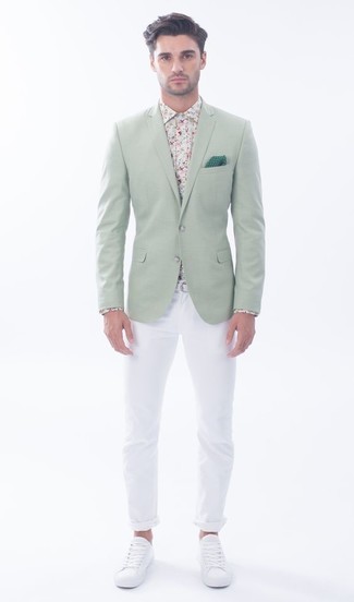 Comment porter un blazer vert menthe quand il fait chaud