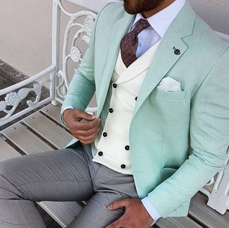 Comment porter un blazer vert menthe quand il fait chaud