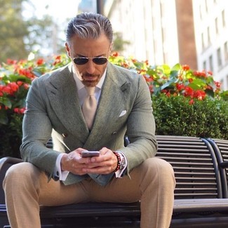 Comment porter un blazer vert menthe pour un style elégantes en été