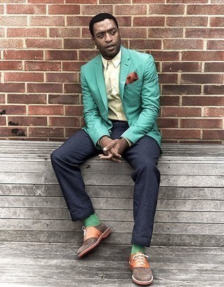 Comment porter un blazer vert menthe pour un style chic decontractés