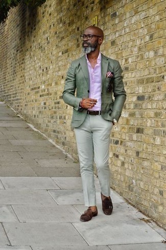 Comment porter un blazer vert menthe quand il fait chaud