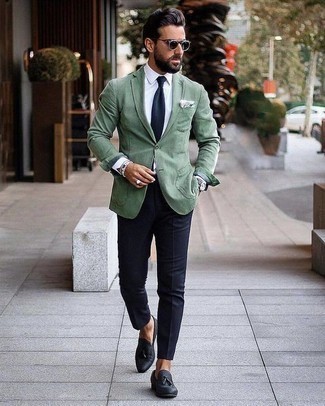 Comment porter un blazer vert menthe quand il fait chaud