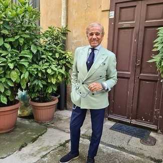 Comment porter un blazer vert menthe pour un style elégantes en été
