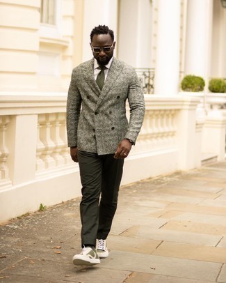 Comment porter un blazer vert menthe au printemps