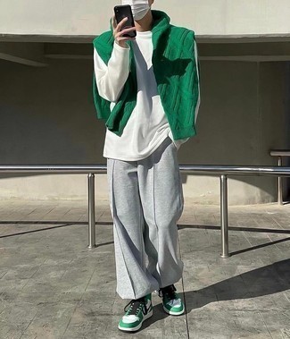 Comment porter un pull torsadé vert menthe