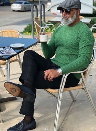 Comment porter un pull torsadé vert menthe