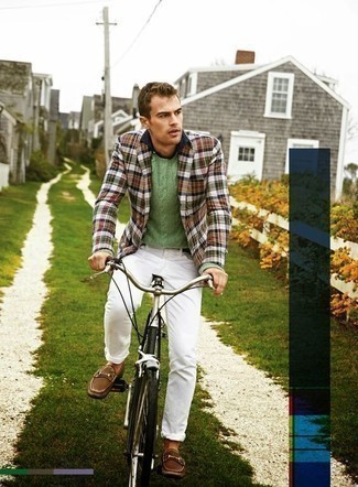 Comment porter un pull torsadé vert menthe