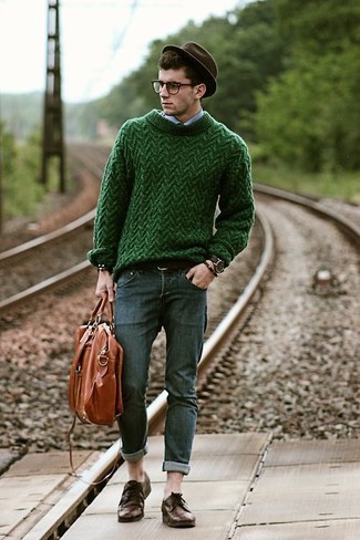 Comment porter un pull torsadé vert menthe