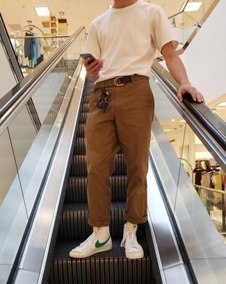 Comment porter des baskets montantes en toile vert menthe