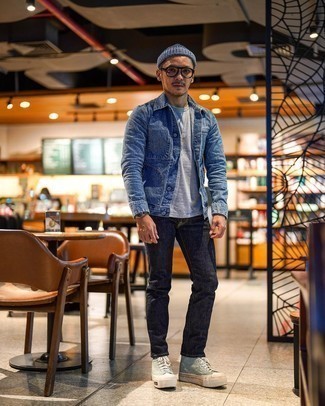 Comment porter des baskets montantes en toile vert menthe