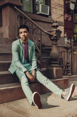 Comment porter des chaussures en toile vert menthe en été à 20 ans