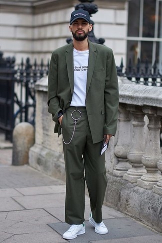 Comment porter des chaussures en toile vert menthe en été à 20 ans