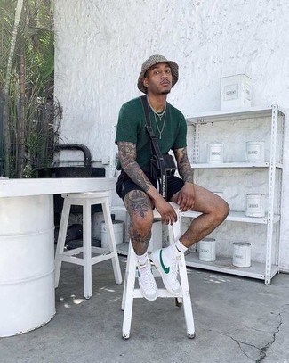 Comment porter des chaussures en toile vert menthe