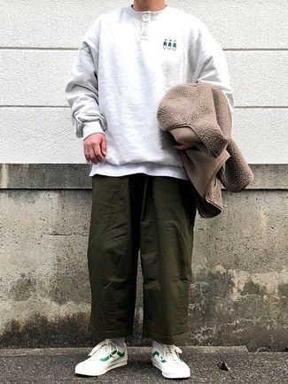 Comment porter des chaussures en toile vert menthe en automne