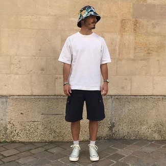 Comment porter des chaussures en toile vert menthe