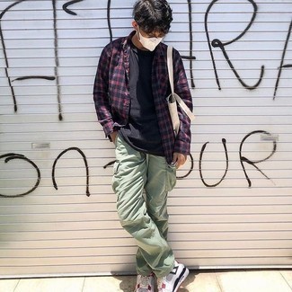 Comment porter un pantalon cargo vert menthe
