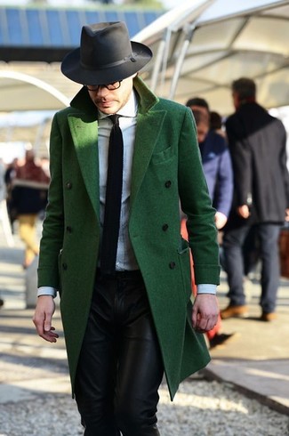 Comment porter un manteau vert menthe pour un style chic decontractés quand il fait froid à 30 ans