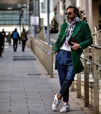 Comment porter un manteau vert menthe pour un style elégantes au printemps