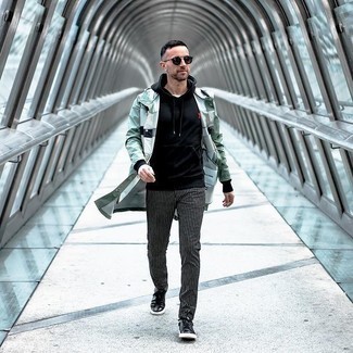 Comment porter un manteau vert menthe pour un style decontractés