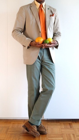Comment porter un pantalon de costume vert menthe