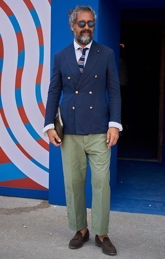 Comment porter un pantalon de costume vert menthe