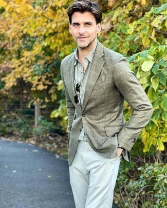 Comment porter un pantalon de costume vert menthe