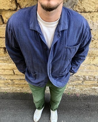 Comment porter un jean vert menthe quand il fait chaud